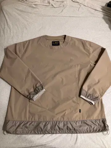 CMF 베이지 나일론 풀오버 셔츠 (가격 인하 가능)