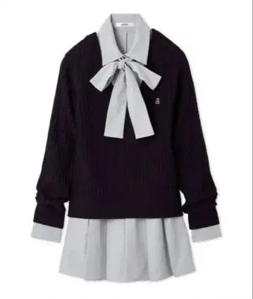 SNIDEL V넥 니트와 플리츠 미니 스커트 셋업