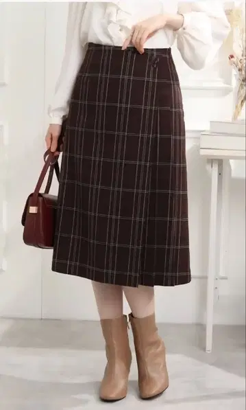 Couture Brooch 체크 무늬 랩 디자인 스커트