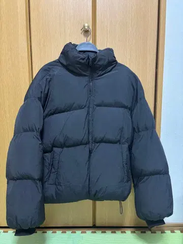 FEKETE 블랙 다운 자켓