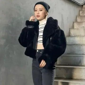 MURUA 보아 슬리브 페이크 무스탕 블랙