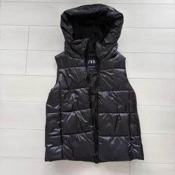ZARA 블랙 다운 베스트 후드 부착