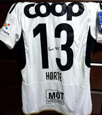 사라 H. 뢰르테 여자 축구 실착 유니폼 친필 사인 포함