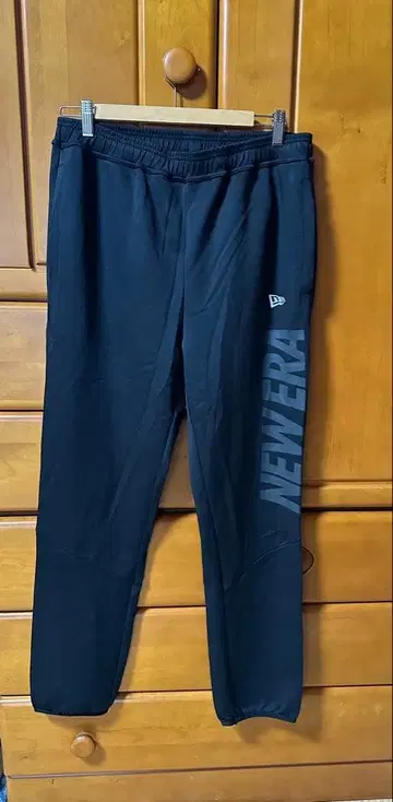 New Era 블랙 조거 팬츠 L