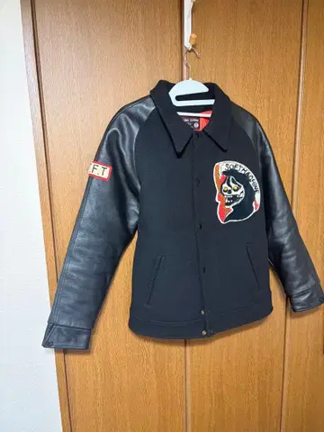 soft machine 스컬 자수 울 가죽 바시티 자켓