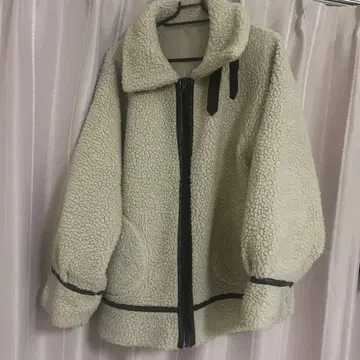 크림색 보아 자켓