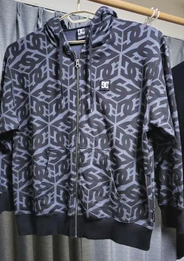 DC 기하학 패턴 후드티 3L
