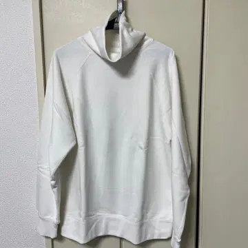 컨디션 최상 Koe 쭈리 터틀넥 맨투맨 화이트 L