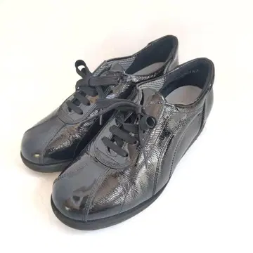 [컨디션 최상] 긴자 요시노야 에나멜 스니커즈 22.5cm 블랙