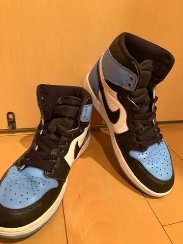 에어 조던 유니버시티 블루