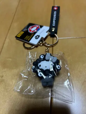 산리오 쿠로미 키티 미야쿠미야쿠 만박 키링 블랙