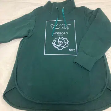 INGEBORG 하이넥 트레이닝복 다크 그린