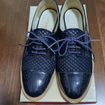 버클레이 파란색 에나멜 가죽 신발 22.5cm