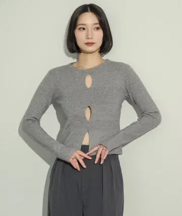 NEUNA 프론트 오벌 니트탑