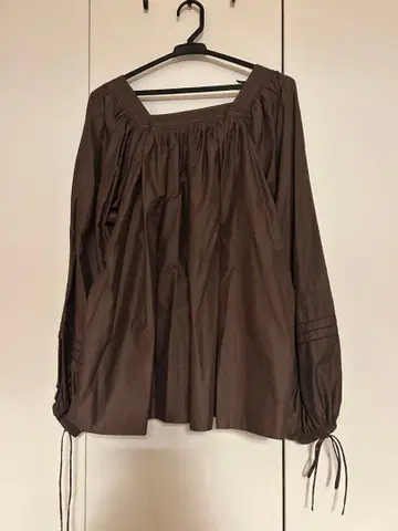 Drawer 브라운 긴팔 튜닉 블라우스