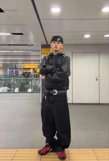 후드 부착 가죽 자켓 블랙