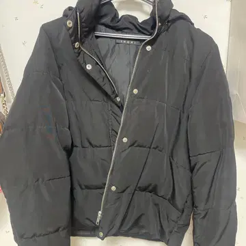 후드 부착 블랙 다운 자켓