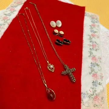 목걸이와 귀걸이 세트