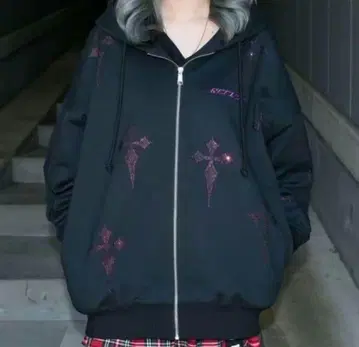 Reflem 크로스 장식 후드 부착 후드티