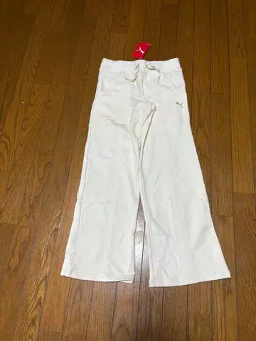 PUMA 화이트 스웨트 팬츠