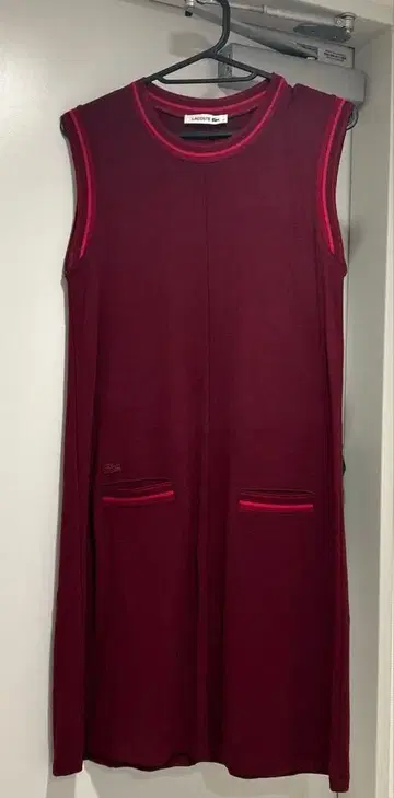 LACOSTE 슬리브리스 원피스 34 버건디