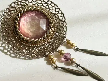 골동품 당시물 시스루 핑크 흔들리는 vintage 브로치 목걸이 탑
