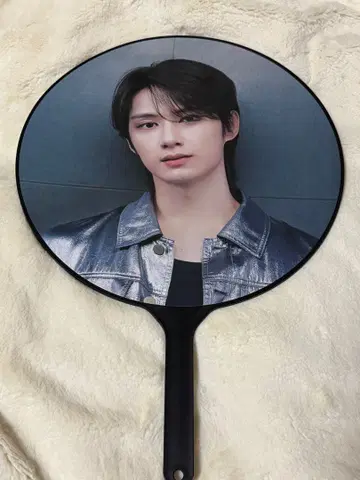 세븐틴 RightHere 준 부채