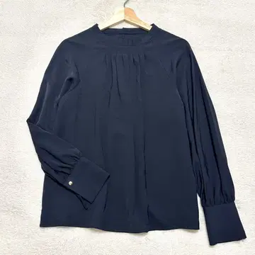 24SS 새상품급 그린 라벨 릴랙싱 넥턱 블라우스 네이비