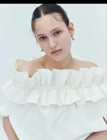 새상품 laubeblancRaffle balloon cape Blouse