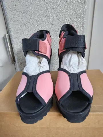 핑크 오픈토 웨지샌들