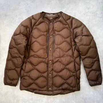 유니클로 x 화이트 마운티니어링 울트라 라이트 다운 브라운 S 사이즈