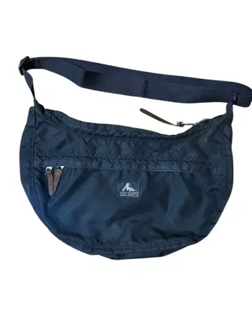 그레고리 메신저 백 구 로고