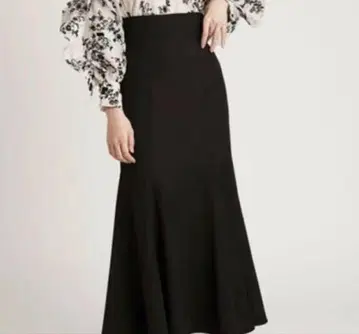 snidel SWFS225109 헴 플레어 머메이드 스커트 블랙