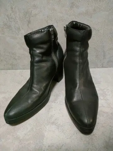 바날 시크 비자르 힐 부츠 M banal chic bizarre