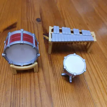 드럼 세트 빨간색과 은색 소형