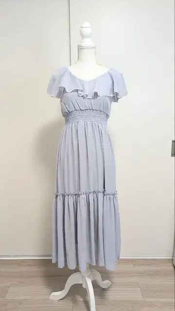 [ 미사용 ] [ 새상품급 ] 라이트 블루 프릴 디자인 원피스