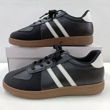 새상품 남성용 25.5cm 저먼 트레이너 스니커즈 블랙 2467