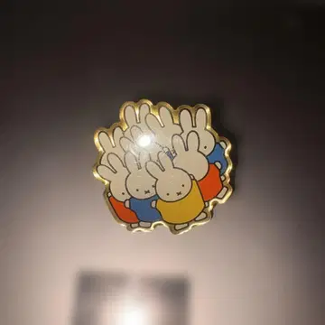 miffy 핀 배지