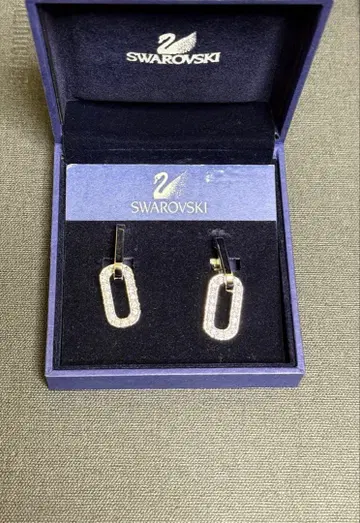 SWAROVSKI 귀찌