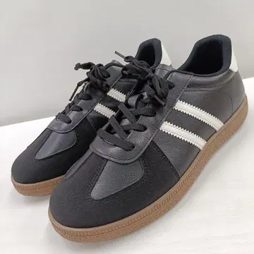 새상품 남성용 26.5cm 저먼 트레이너 스니커즈 블랙 2467