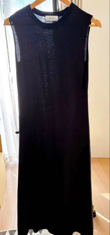 Mila Owen 슬리브리스 롱 원피스 블랙