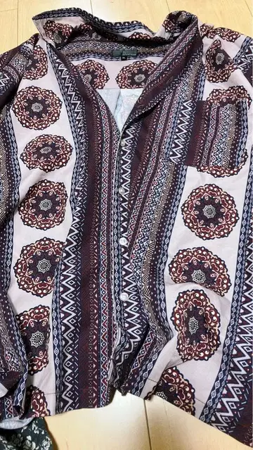 기하학 패턴 셔츠 시부야 류타 착용