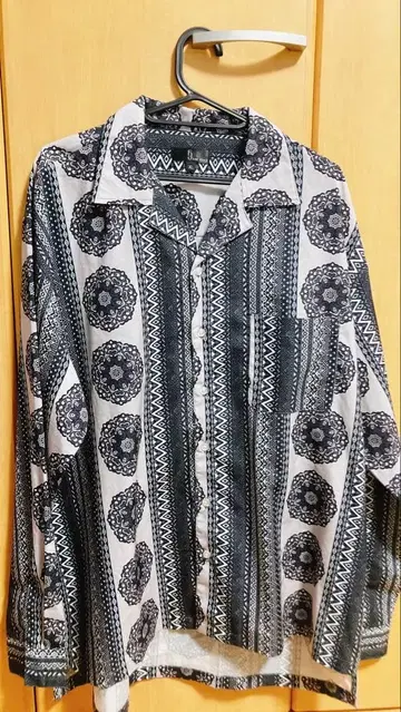 기하학 패턴 셔츠 시부야 류타 착용 모델 색상 변경