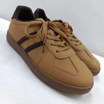 새상품 남성용 25.0cm 저먼 트레이너 스니커즈 황토색 2467