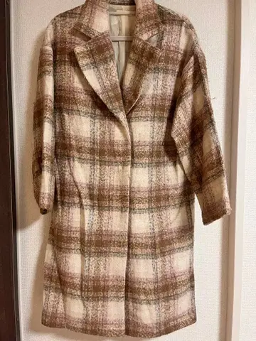 브라운 계열 체크 체스터 코트