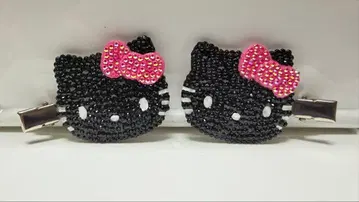 산리오 x 블랙 키티 (앞머리 클립 짙은 핑크)