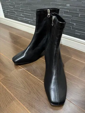 블랙 스퀘어토 부츠 사이드 지퍼