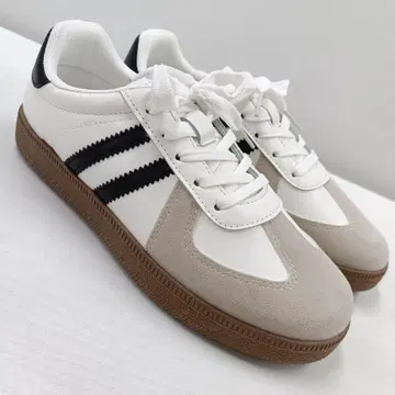 새상품 여성용 23.0cm 저먼 트레이너 스니커즈 화이트 블랙 3467W