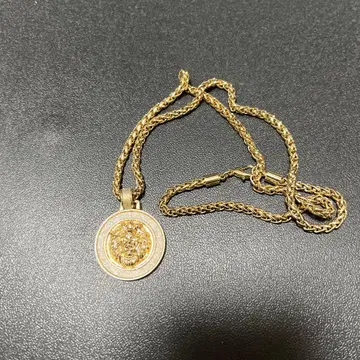 사자 조각 골드 컬러 목걸이