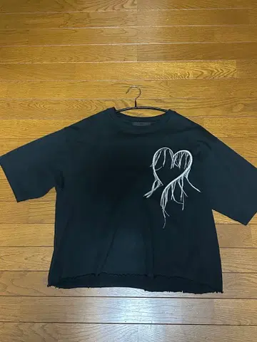 GRANCY 하트 자수 T셔츠 컬러/블랙 사이즈/m